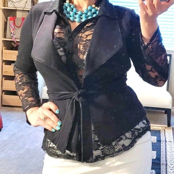 Sexy lil BCBG peplum style black blazer - Picture 4 of 16
